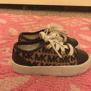 Michael Kors toddler sneaker size 7t